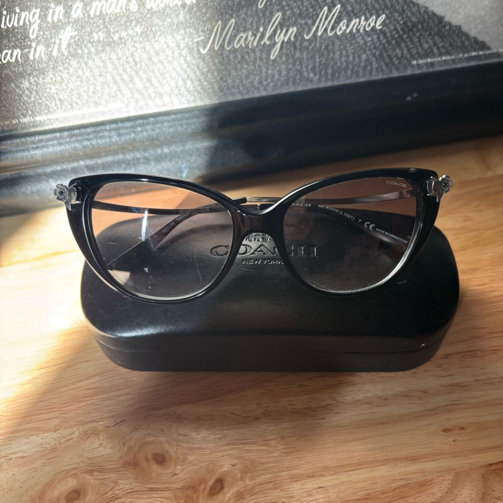 Coach Woman’s Black Tea Rose Sunglasses. Cat Eye Shape - Picture 2 of 14
